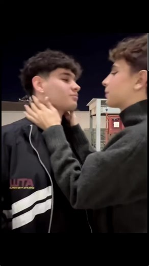 😘🫶//como que es su primer besote de Miami //😫💗 @Miami Goodboy🐶 @manuelito👹 @Miami.Goodboy🐶 #besodemiamiymanuelito 💗😘 #videoviral #fly #2026 #miamigoodboy