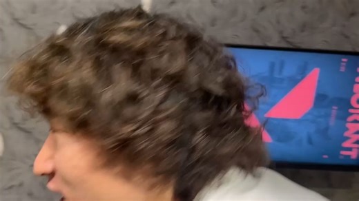 这么久不更新 P4哥当然在玩