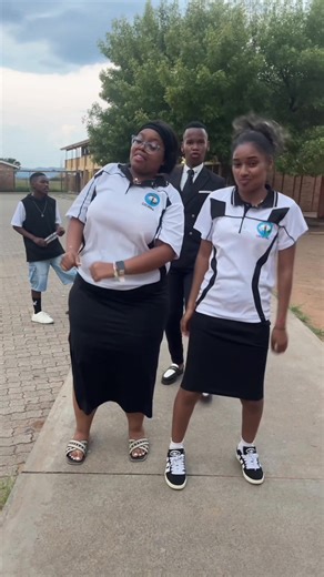 Gqom Dance Tutorial ft. Shaneece Adams