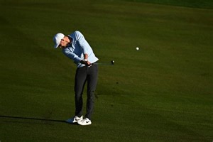 Broomstick putter, girlfriend's reverse mush help propel Aaron Wise to scorching start at CJ Cup