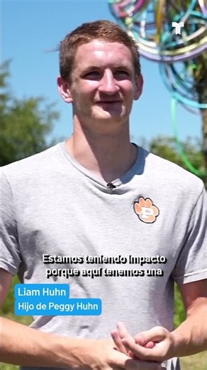 Por qué hay cientos de aros hula hoop colgando de este árbol