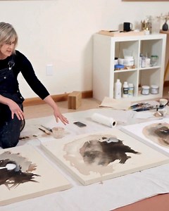 Is working with water in your art more frustrating than fun? ✨ Do your pours feel unpredictable? ✨ Are your layers over-diluted, muddy, or just not flowing right? If you’ve ever stared at your canvas wondering why water seems to do its own thing—you're not alone. Fluid art can feel challenging, but it doesn’t have to be. Working with Water, created by ARIE artist Jaime Lovejoy, is here to change the way you paint. 🎨 What you’ll learn: ✨ Mastering water movement for beautifully controlled pours 