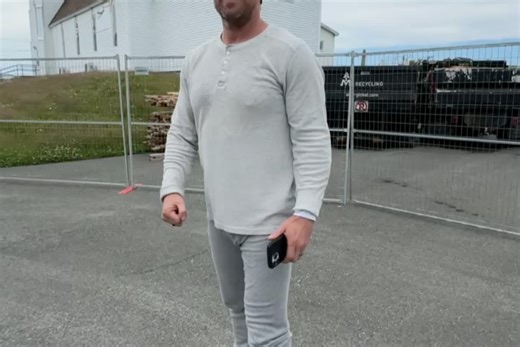 Stephen Amell on Instagram: "Suits LA premieres tonight on @nbc — Please watch :)"