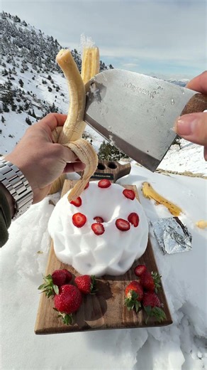 Doğada Kar Pastası ASMR ❄️🍓 | Outdoor Snow Cake ASMR #shorts