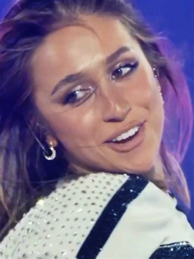 Tate McRae Tour Energy Live Singing #misspossessivetour #tatemcrae #itsokimok #concertclips #livemusic #popmusic #live #pop #vocals #musica #song #2026