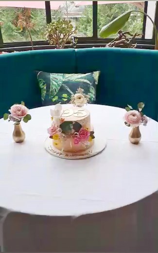 What an honor. Creating a cake for this occasion- a 95th birthday- is just beyond words. Thank you so much Sabine and family♡ | The Cake Lady