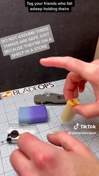 THIS IS A PSA; you dont wanna be calling @@forthepeoplebecause your lungs are failing! ##notsponsoredbut they’re pretty reliable 😂 ##GarbageVape##TrashVape##quitvaping##vapetok##explained##explained##howtoquit##disposable##notallvapes##wow##tagsomeone