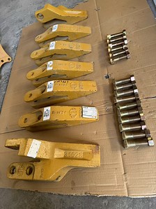 [Hot Item] 5217297 Z510010882 Bucket Teeth (left) 5217298 Z510010891 Side Bucket Teeth (right) Sem Loader Bucket Teeth Loader Parts