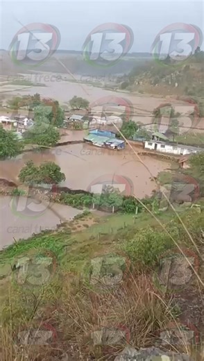 #Noti13 ⛈️ Una fuerte tromba la tarde-noche de ayer lunes, azotó a la comunidad de Ajolotla, en Chignahuapan, Puebla. ⚠️ Así quedaron las viviendas. | Canal 13 Puebla
