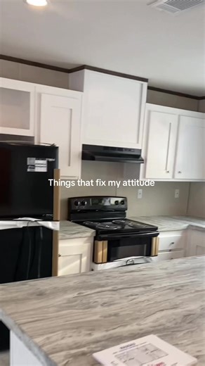 Home tours. Hobbs homes. Nice kitchens. Cute bathrooms. And so much more 🤩 #manufacturedhomes #texashomes #newhome #hometour