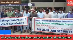 All j&k college contractual teachers association protest at Lal chowk Srinagar today against administrator. #diemnewsindia | Diem News India