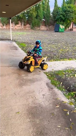 Car Ride Fun #batterycars #california #kidsactivities #kidsplaytime #kidsfun #rides #cattoys #kids