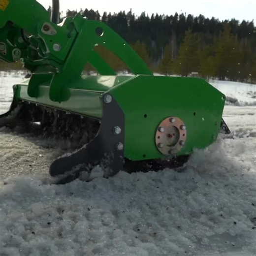 In property maintenance, you know the work doesn't end when the season shifts. Avant knows it, too. Trust Avant to be your best partner no matter the weather or the challenge ALL year-round. Visit us today at Pete's Equipment Sales and Rentals! . . . #demo #versatilemachinery #propertymaintenance @avanttecnousa | Pete's Equipment Sales and Rentals