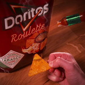 Experimenta os novos Doritos Roulette, agora com molho TABASCO®. Em cada mão cheia, alguns são picantes e muito. Atraves-te? | Doritos