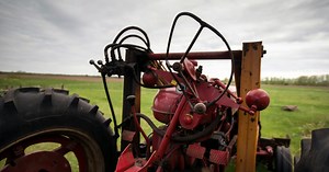 Unsafe tractors drive up death toll at family farms