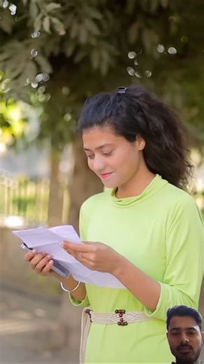 Introducing the "VitaWear SmartBand," a next-generation wearable gadget🎉