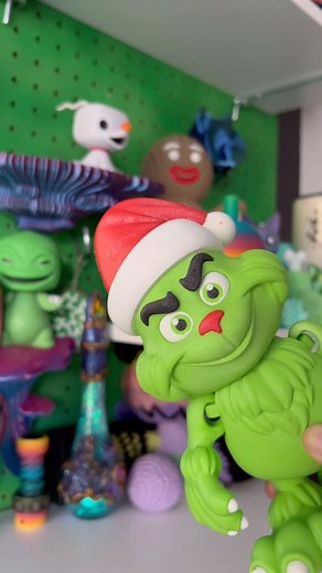 Wicked Winks | Griiiiiiinch!! 💚 • File Designer/Creator: @printverse_crafts • Filament: - Hatchbox: Lime Green/Red - Kingroon: White/Black • Printer:... | Instagram