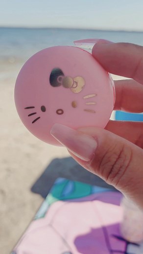 Hello Kitty: A Day at the Beach Adventure