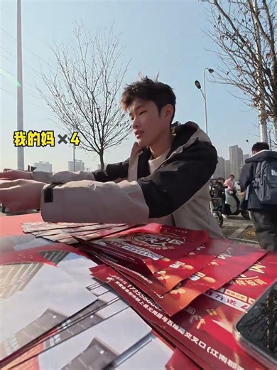 Distributing flyers at a street stall was done in less than half an hour#College students#