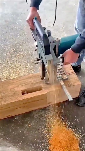 Planing shaving and smoothing cylindrical wood using power tool to create even round surface