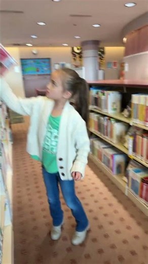 Cute Girls Go to the Library 📚👧Reading Time & Quiet Fun! #shorts #LibraryDay #ReadingTime #Family