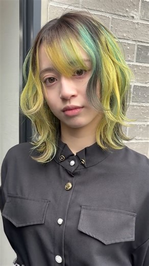 【ウメヒラ】/ウルフカット/デザインカラー/ルーツカラー/エンドカラー on Instagram: "ブリーチ無しのデザインカラーもおまかせ下さい❤️‍🔥 hair by @ume.null Menu { デザインカラー } 【bleach】 全メニューケアブリーチによる ダメージレスな施術でお客様の理想を叶えます✨️ 【design】 お客様が理想とする素敵な要素を汲み取り、あなただけの唯一無二なスタイルをご提案致します🦋 【cut】 次の日以降もお客様自身で再現可能で扱いやすい、お客様のライフスタイルにフィットしたヘアスタイルをお届け致します🍀𓂃𓈒𓏸︎︎︎︎ 【メニュー料金】 ︎ 〇.Color ◾︎color ￥ 5500 ◾︎bleach color ￥11000 ◾︎2bleach color ￥15400 ◾︎design ￥2200 〇.Cut ◾︎追加cut +￥2200 ◾︎maintenance ￥1100 ◾︎bang cut ￥550 〇.Set menu ◾︎bleach color ＋ cut ￥12100 ◾︎2bleach color ＋ c