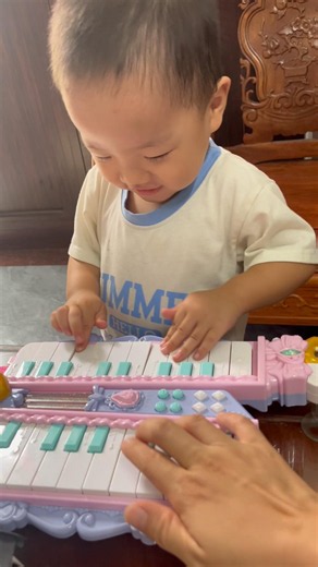 Top top làm nhạc sĩ nhí