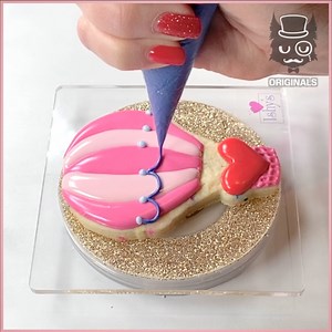 1.7M views · 8.6K reactions | Cute Valentine's Day Cookie Decorating  | Simple | Facebook