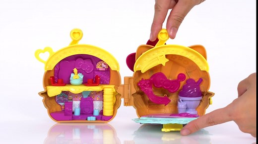 Mattel Hello Kitty Hamburger Diner Compact (4.9-in) with 2 Sanrio Minis Figures, Stationery Notepad and Accessories, Great Gift for Kids Ages 4Y+