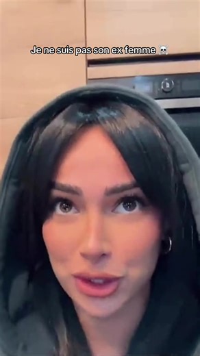 Samos et ses Ex-Femmes : Une Touche d'Humour