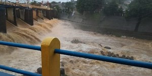 Hujan Deras Guyur Bogor, Bendung Katulampa Berstatus Siaga 2 | merdeka.com