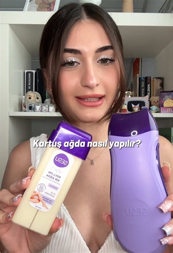 Sonunda o çok sorduğunuz konuyu işledik: kartuş ağda. Sesu Roll-on Ağda seti ile kollarımı 5 dakika beraber tertemiz yaptık. Kol ve bacak gibi büyük alanları bu kadar hızlı halledebilmek o kadar büyük bir konformuş ki. Videoda da söylediğim gibi koltuk altı ve bikini bölgesi için önermiyorum, nedenini videoda anlattım. Ürünü set olarak Gratis’lerde bulabilirsiniz 💜 #Werbung #Sesu #Sesuağda #kartuşağda #rollonağda @Sesu Ağda