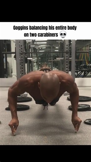 David Goggins doing push-ups while balancing his entire body on just two carabiners. 💀 #goggins
