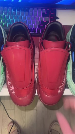 Explorando Raf Simons: Moda y Estilo