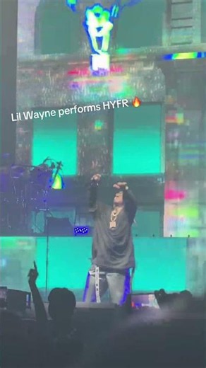 Lil Wayne performs "HYFR" live at the Huntington Bank Pavilion in Chicago 🇺🇸