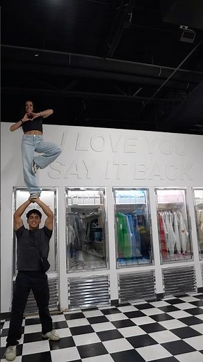 How Cheerleaders Pose for Pictures #cheer #cheerleading #stunt #picture