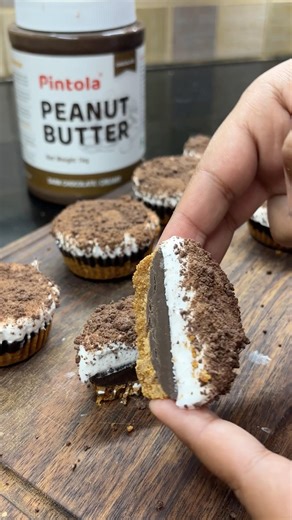 Making this beautiful chocolate peanut butter cups 😘