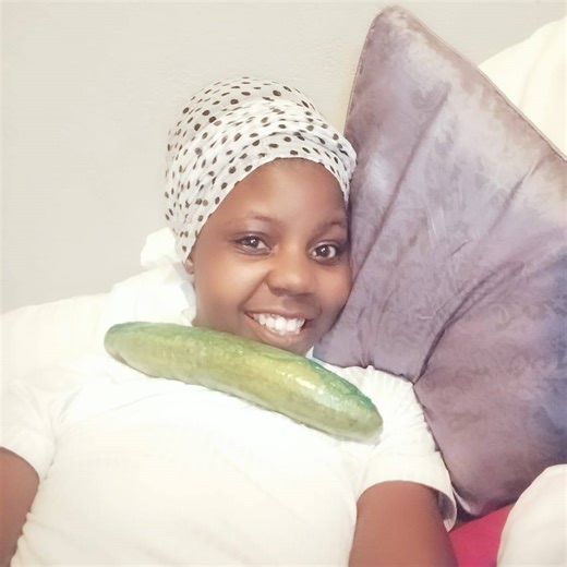 Ladies watch this video and see how to wash your own cucumber 🥒 nicely before you made tor salad 🥗 its healthy 👌 #everyonehighlightsfollowerseveryonehighlightsfollowerseveryone | Stove Familytv