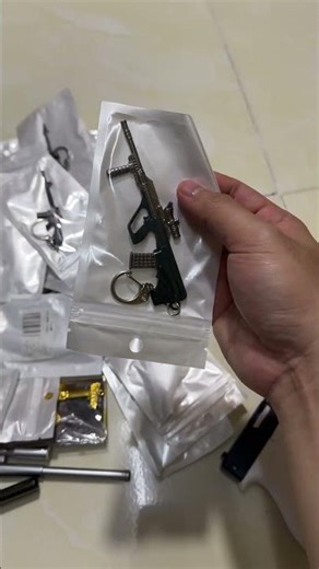 QBZ-03A gun for 2$ vs AUG gun for 1$