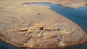 Drought reveals ancient palace in Iraq