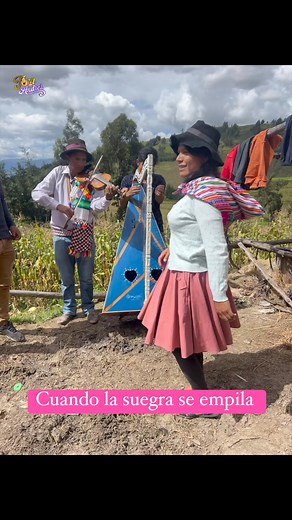 889K views · 5.8K reactions | Cuando a la suegra le encanta la música Arpa y violín 藍 | TOM Andres | Facebook