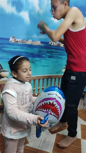 اقفز فى البحر ولا اقعد على الحديده🌊🌊#prank #shorts #funny #fypシ #comedy #طرائف #fun #عمر_ماتريكس