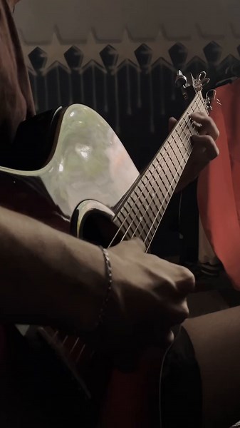 Learn to Play 'Blackbird' by The Beatles on Guitar