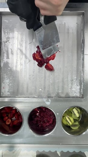 Berry Ice Cream Boom 🍓🍦 #berryicecream #icecream #strawberry #raspberry #summerdessert