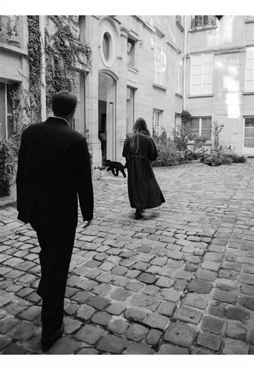 بشوفتها ترد الروح . . . . . . . . . . . . Hulk عالم اسمه بروس بانر، هادئ وذكي، يشتغل على تجارب إشعاعية، يصير حادث يتحول بسببه إلى كائن ضخم أخضر لما يغضب. كل ما يزيد غضبه، تزيد قوته بشكل مخيف، لدرجة يصير شبه ما ينقهر. التحول يكون مفاجئ وعنيف: من إنسان مسيطر على نفسه إلى وحش قوة بلا حدود. يحاول يهرب من الناس ومن نفسه بنفس الوقت، لأن يخاف يأذي اللي حوله. يعيش صراع دائم بين عقله الهادئ وغضبه المدمر. أسلوبه بالقتال مباشر جداً، يعتمد على القوة المطلقة: ضربات قوية، قفز لمسافات هائلة، وتحطيم كلشي بطريقه