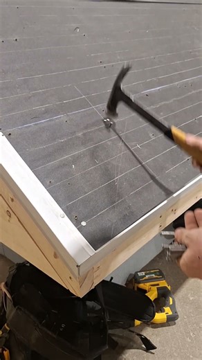 Hand Nailing Tip: Place Nail Heads in One Direction for Efficiency #framing #diy #learning #learn