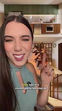 Cozinha tipo corredor — compacta, mas cheia de funcionalidade e personalidade.