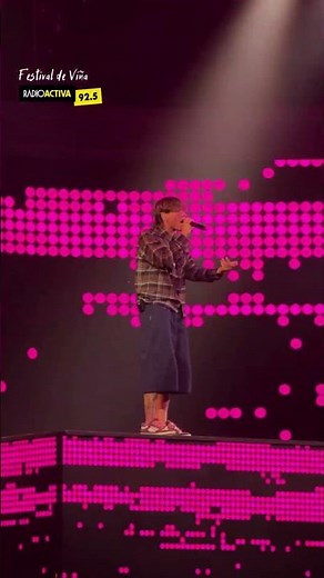 Llegó la noche urbana: Así inició el show de Paulo londra en Viña 2026