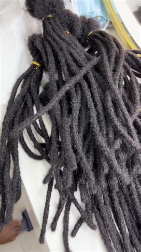 ‏Dreadlocks extensions process
