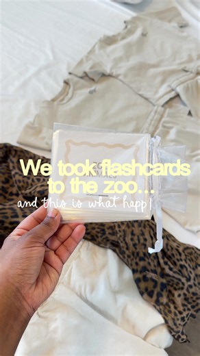Zoo trip with toddlers: how to use animal flashcards